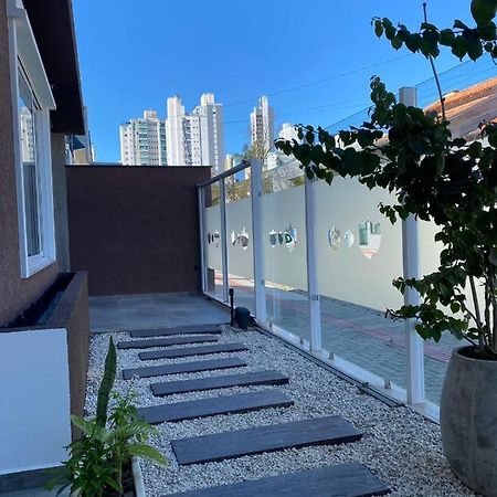 Bouganville Guest House Bc Balneário Camboriú Exterior foto